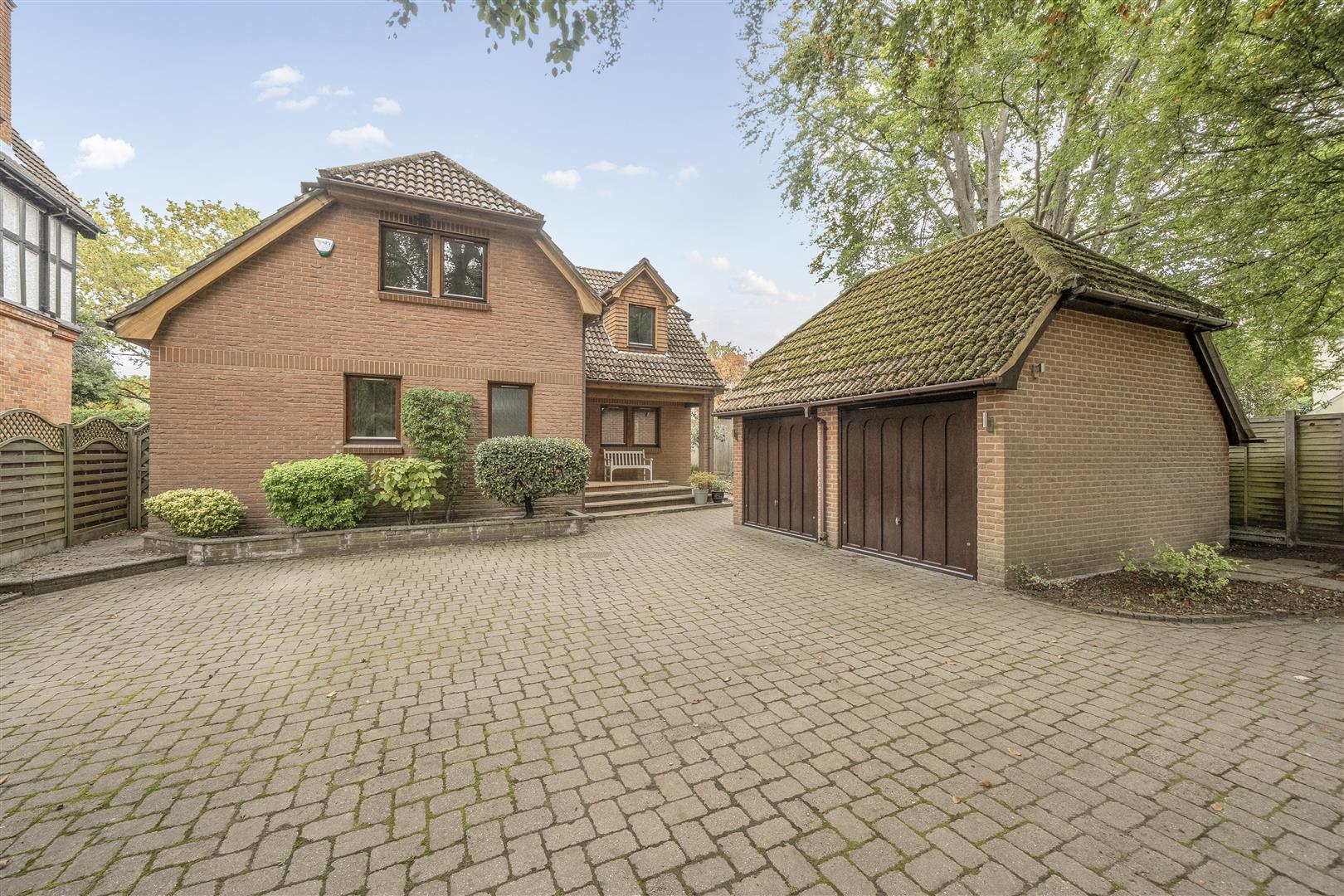 4 bedroom detached house for sale 0