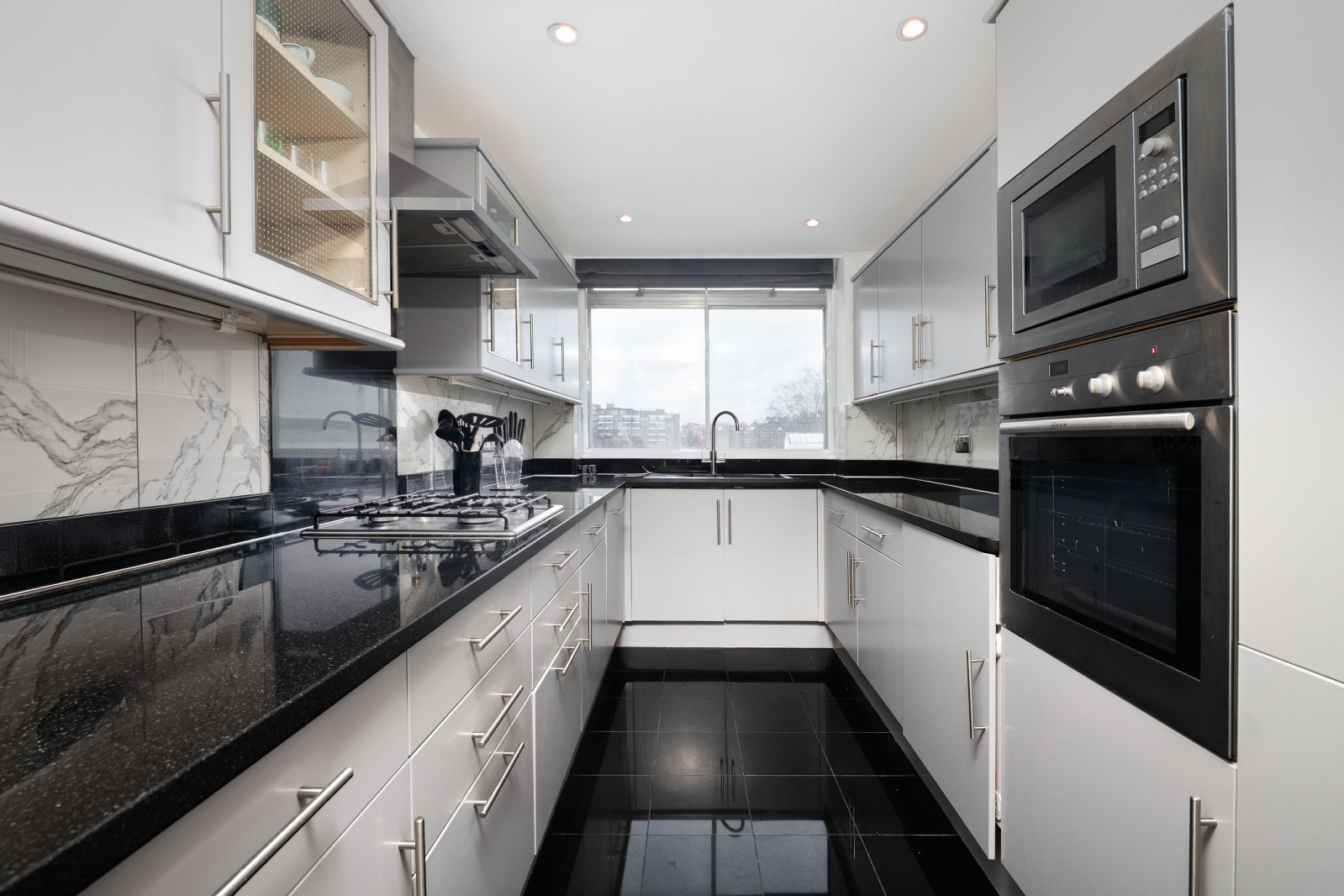 3 bedroom flat for sale 0