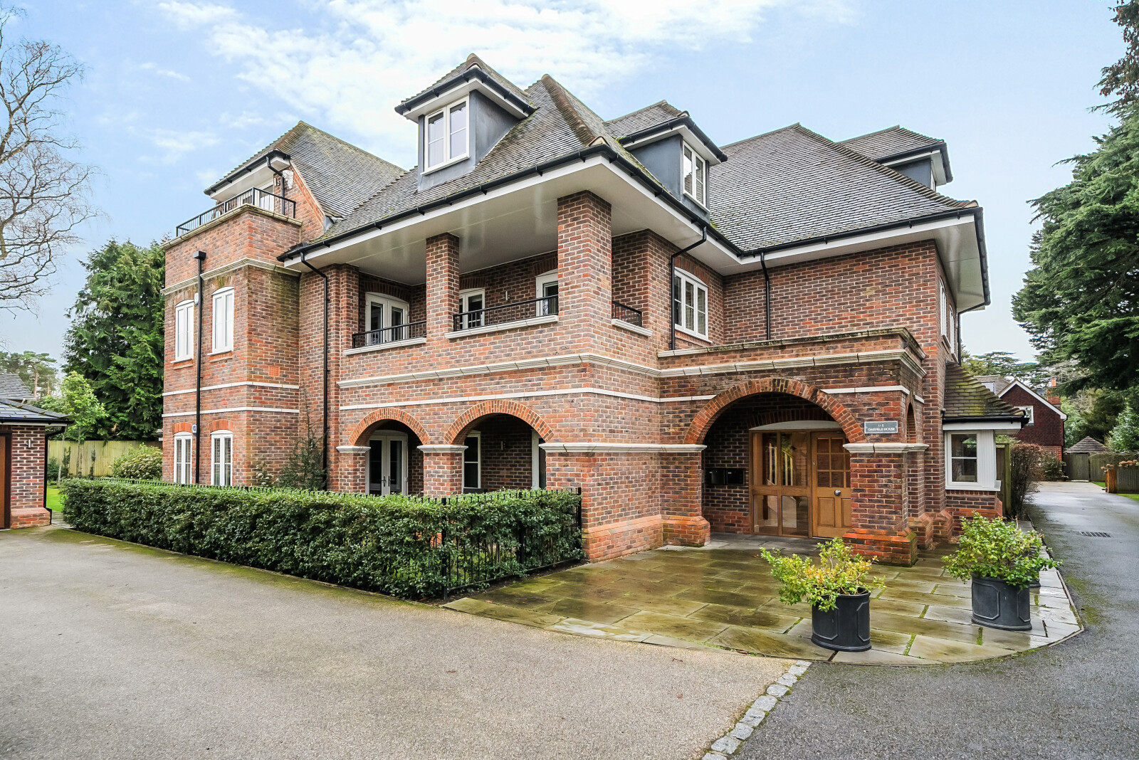 3 bedroom flat for sale 0