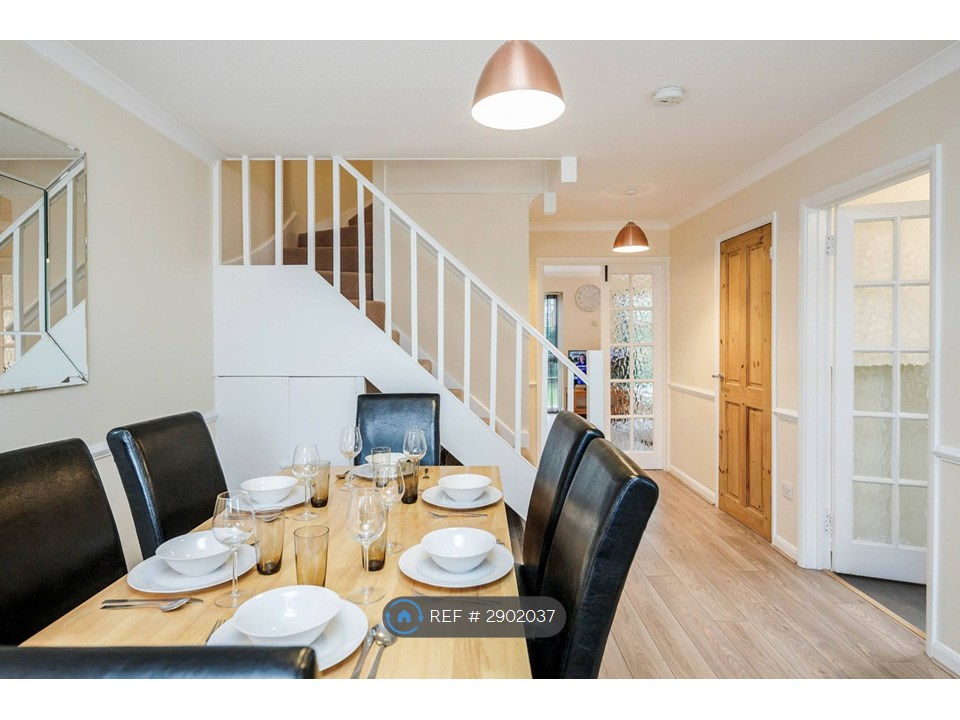 Hobbis Drive, Maidenhead photo 2