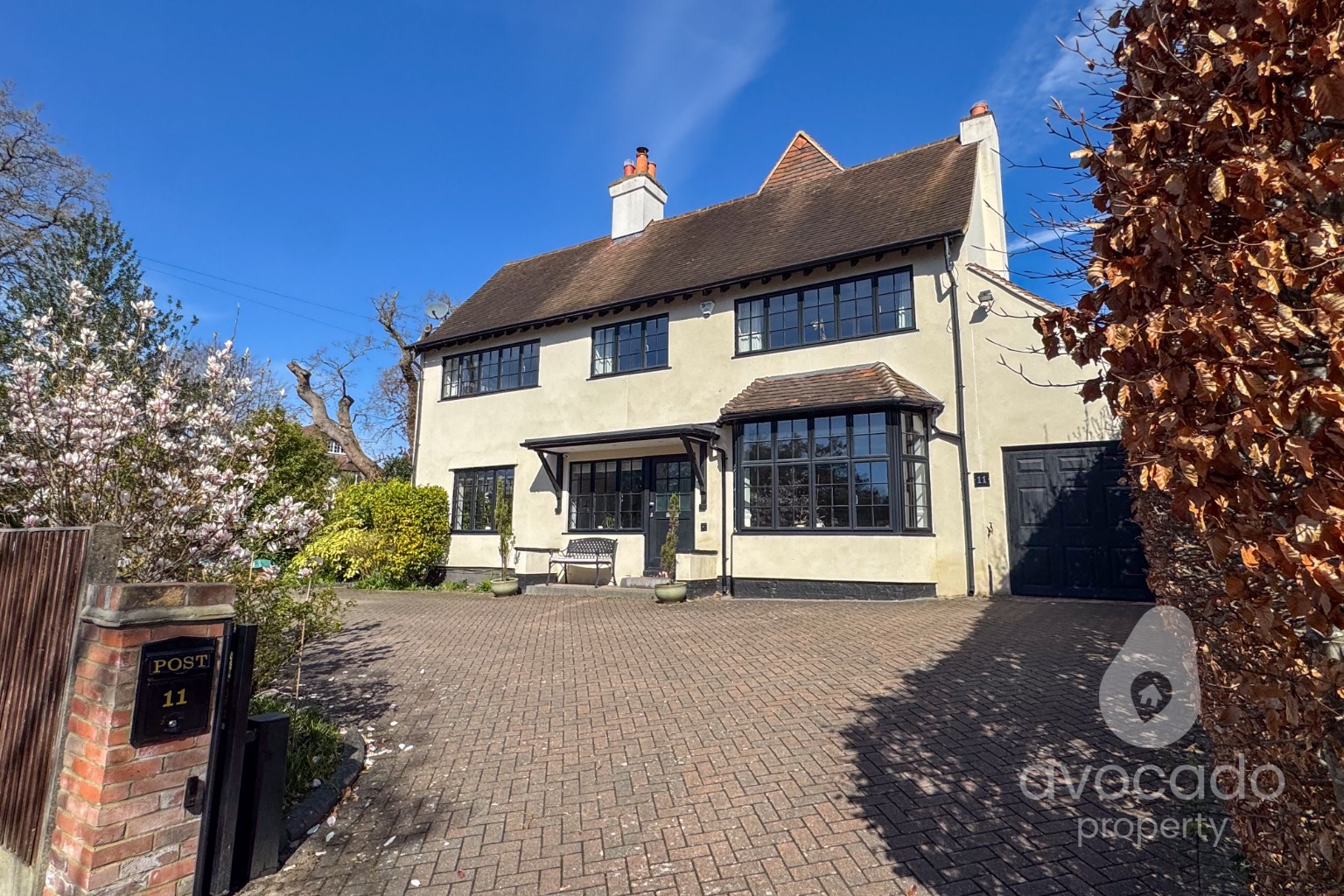 6 bedroom detached house for sale 0