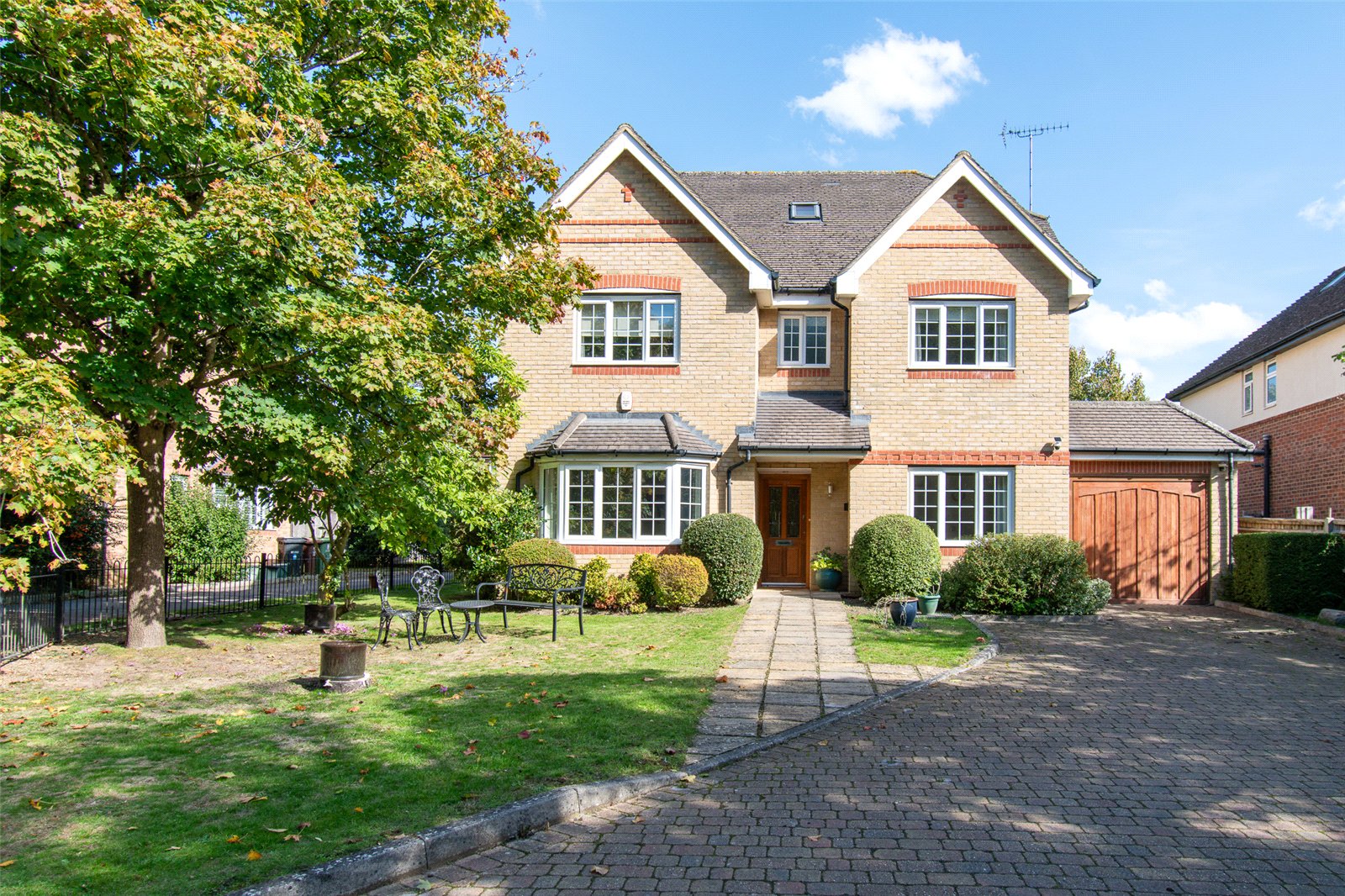 5 bedroom detached house for sale 0
