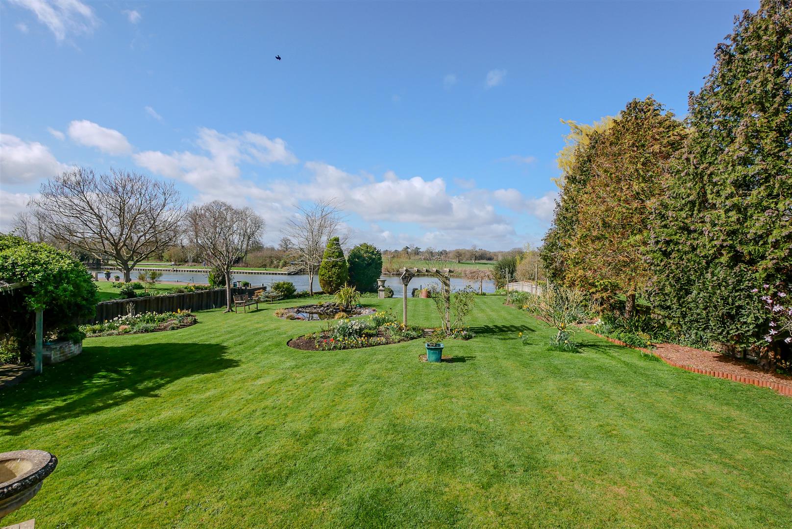 3 bedroom detached bungalow for sale 0