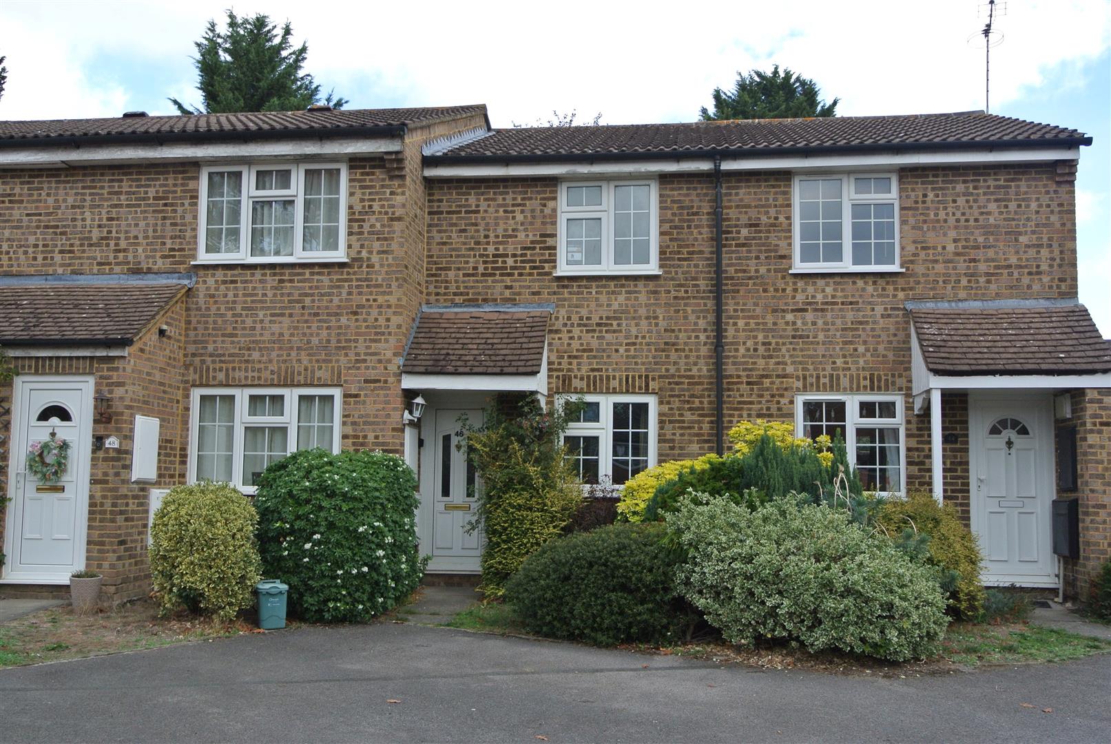 Larksfield, Englefield Green photo 2