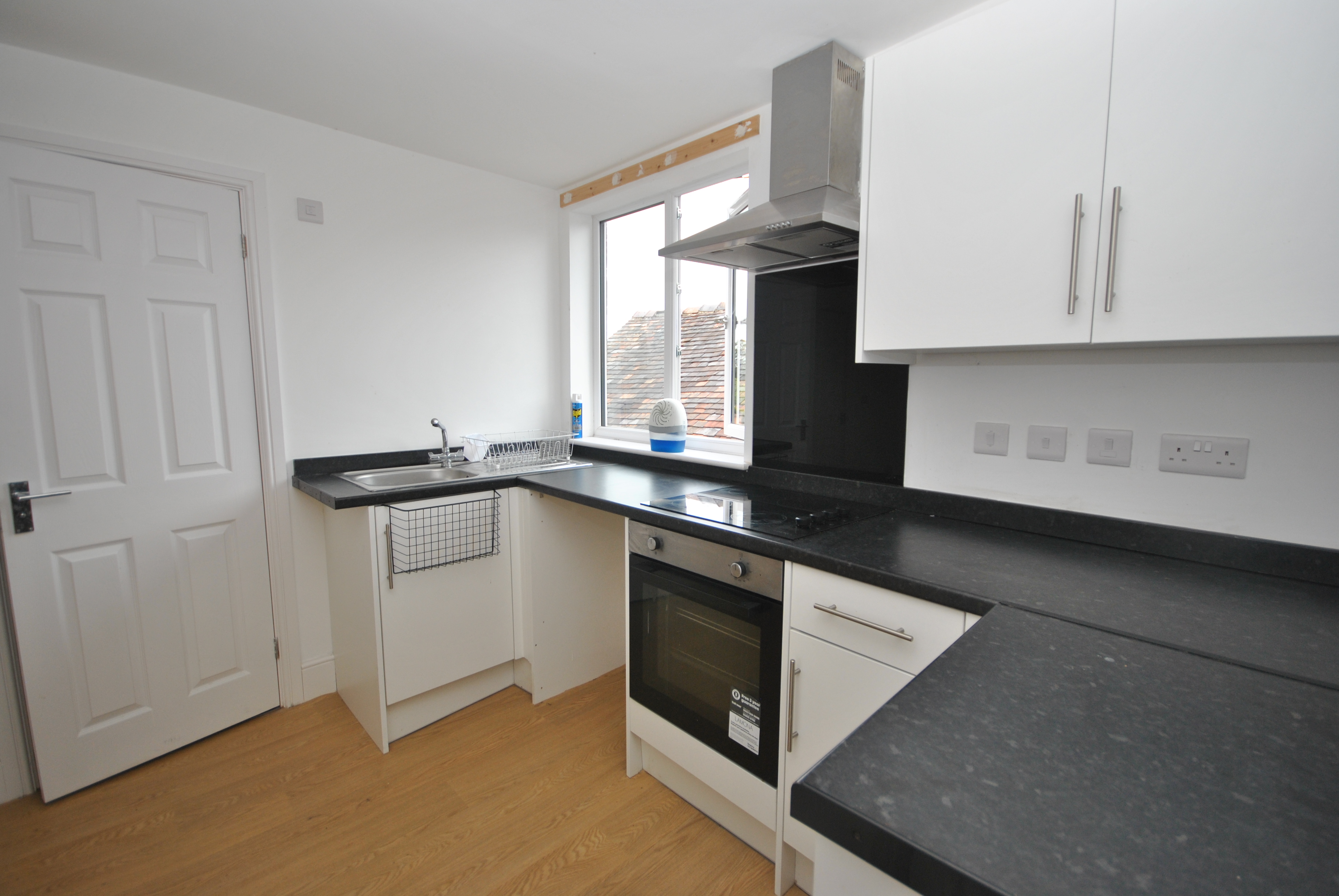 Flat C, 20-22, High Street, Whitchurch photo 4