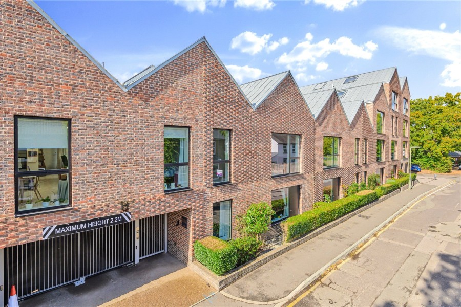 2 Moors Nook, 73 Horsell Moor, Woking photo 2