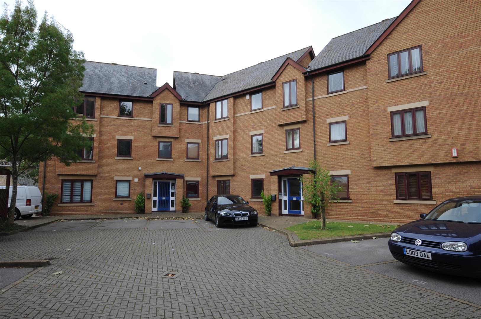 1, Swan Court, Oxford photo 2
