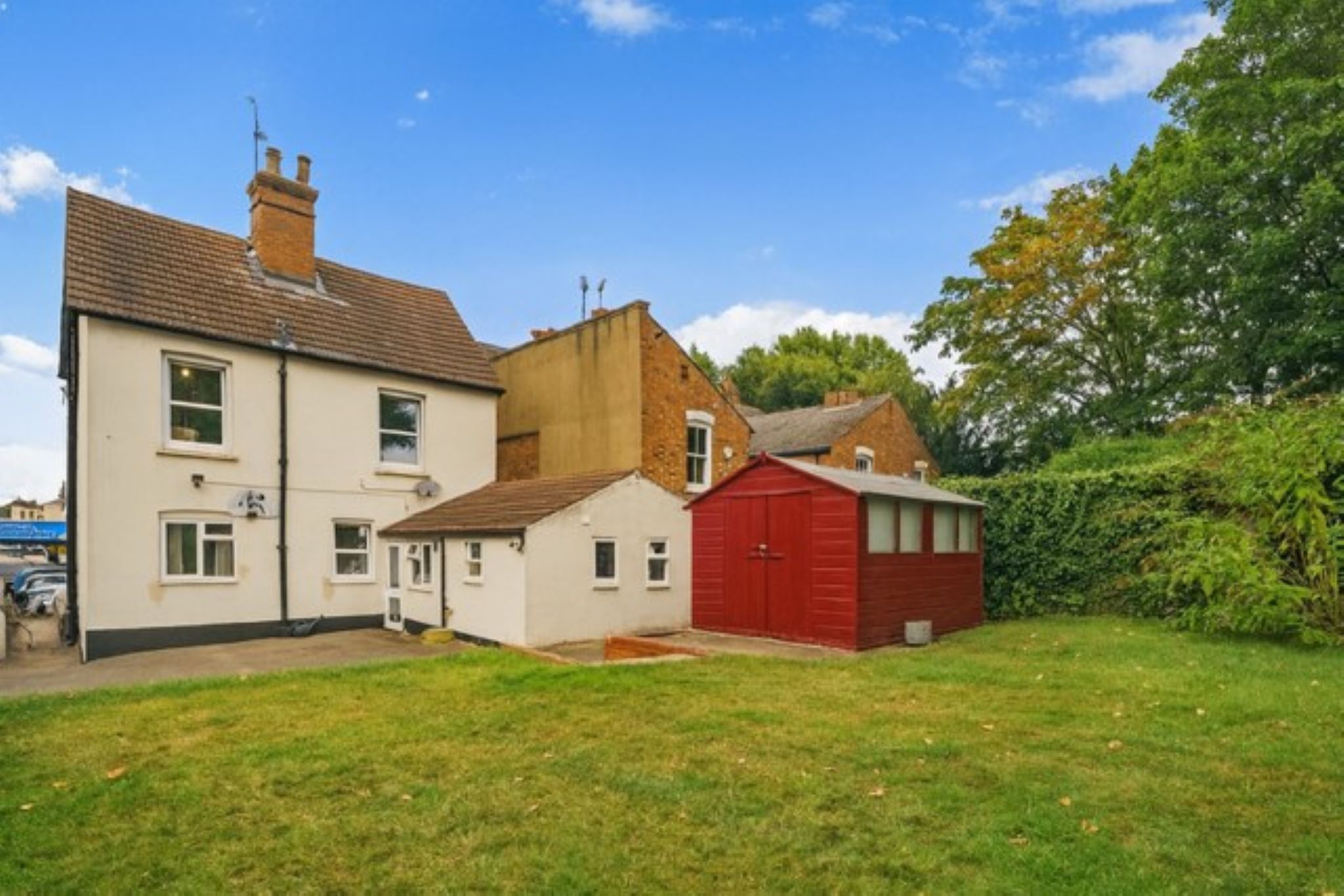 6 bedroom detached house for sale 0