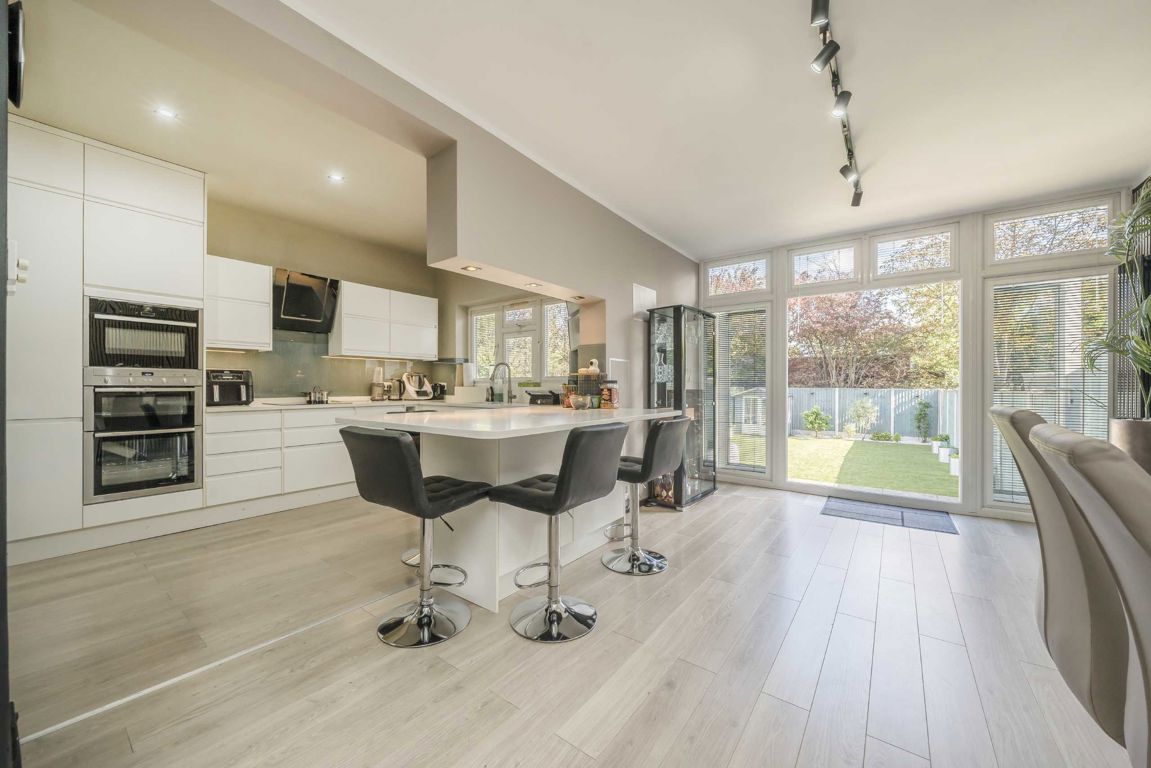 5 bedroom semi-detached house for sale 0