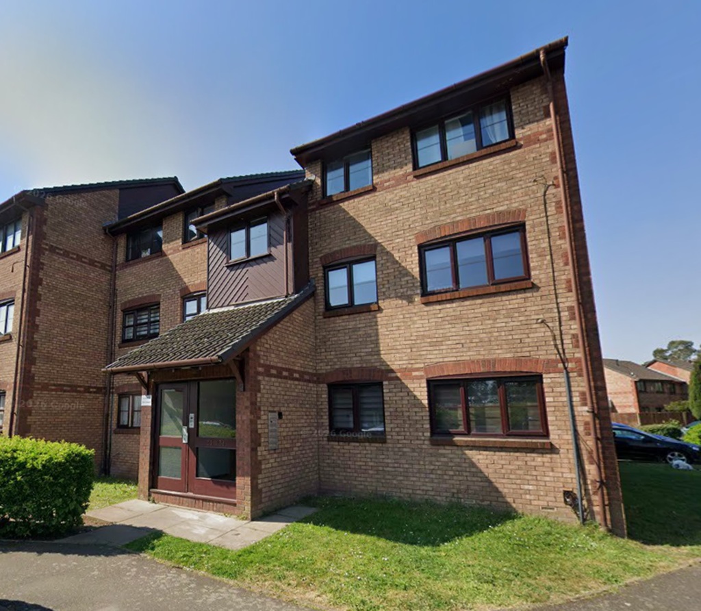 33, Lowry Crescent, Mitcham photo 2