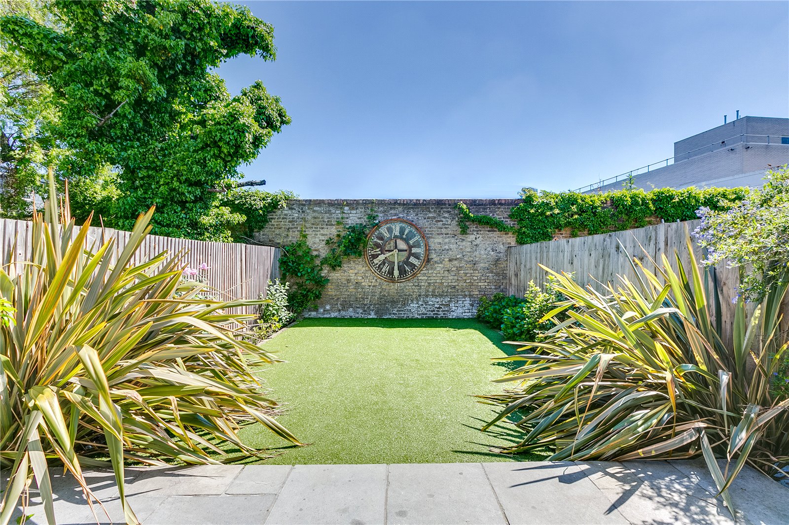 4 bedroom semi-detached house for sale 0