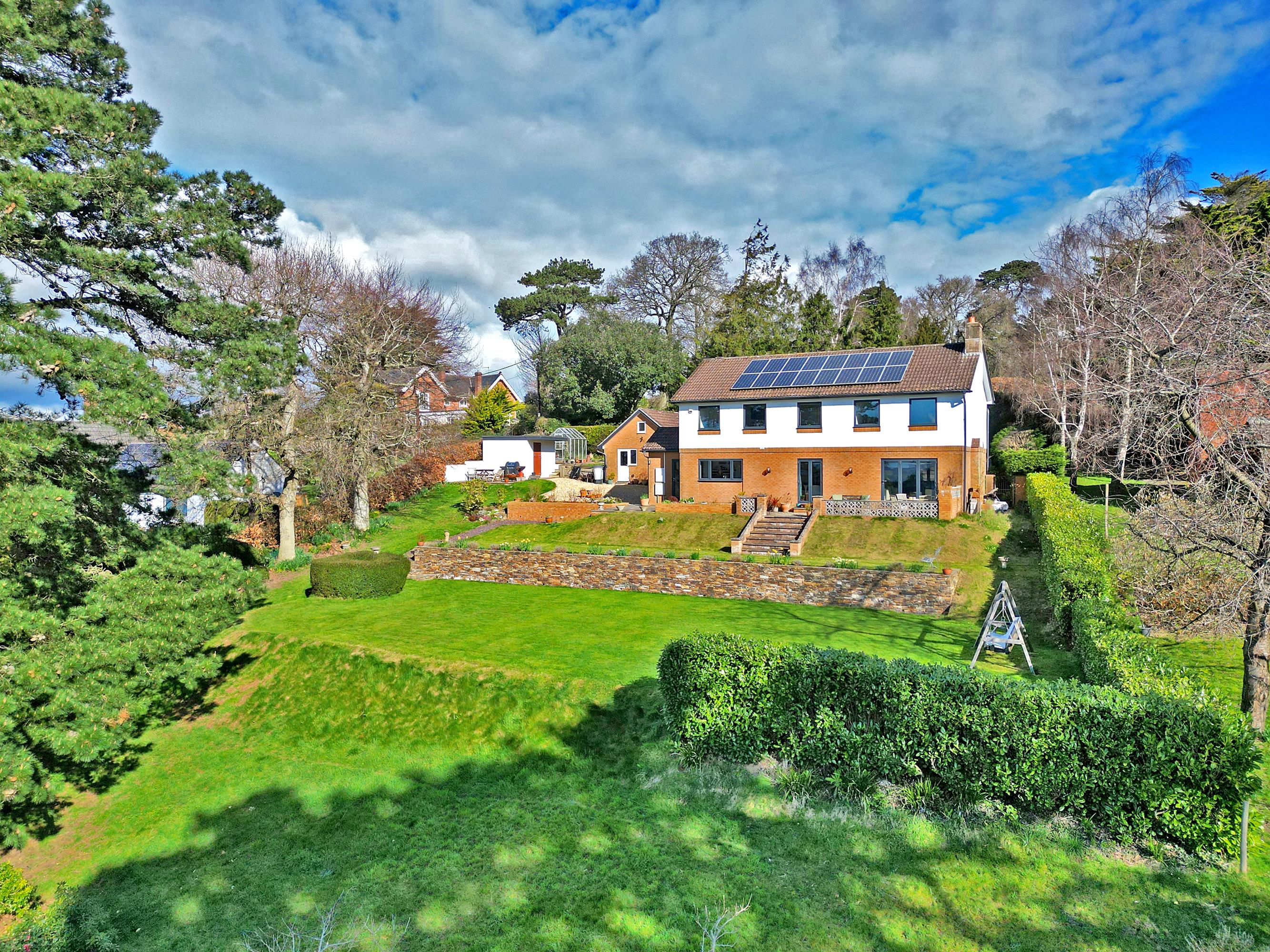 5 bedroom detached house for sale 0