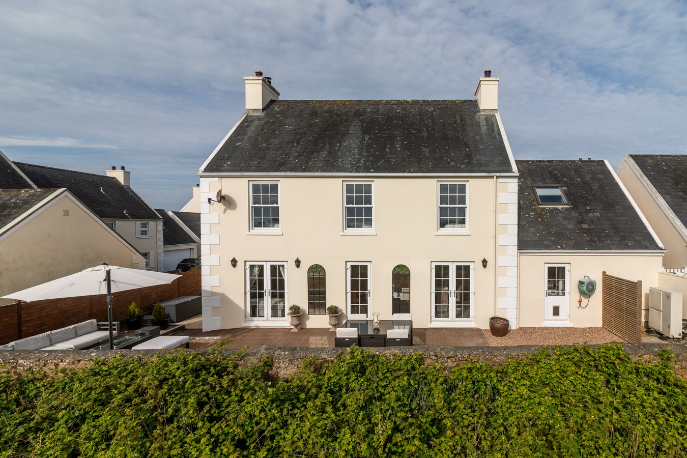 4 bedroom detached house for sale 0