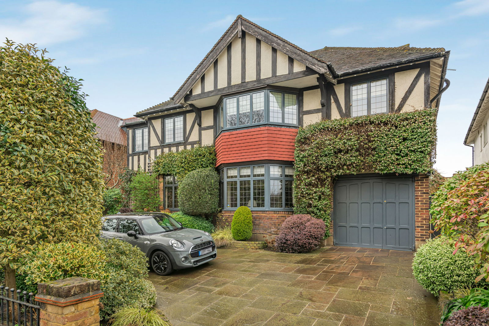 6 bedroom detached house for sale 0