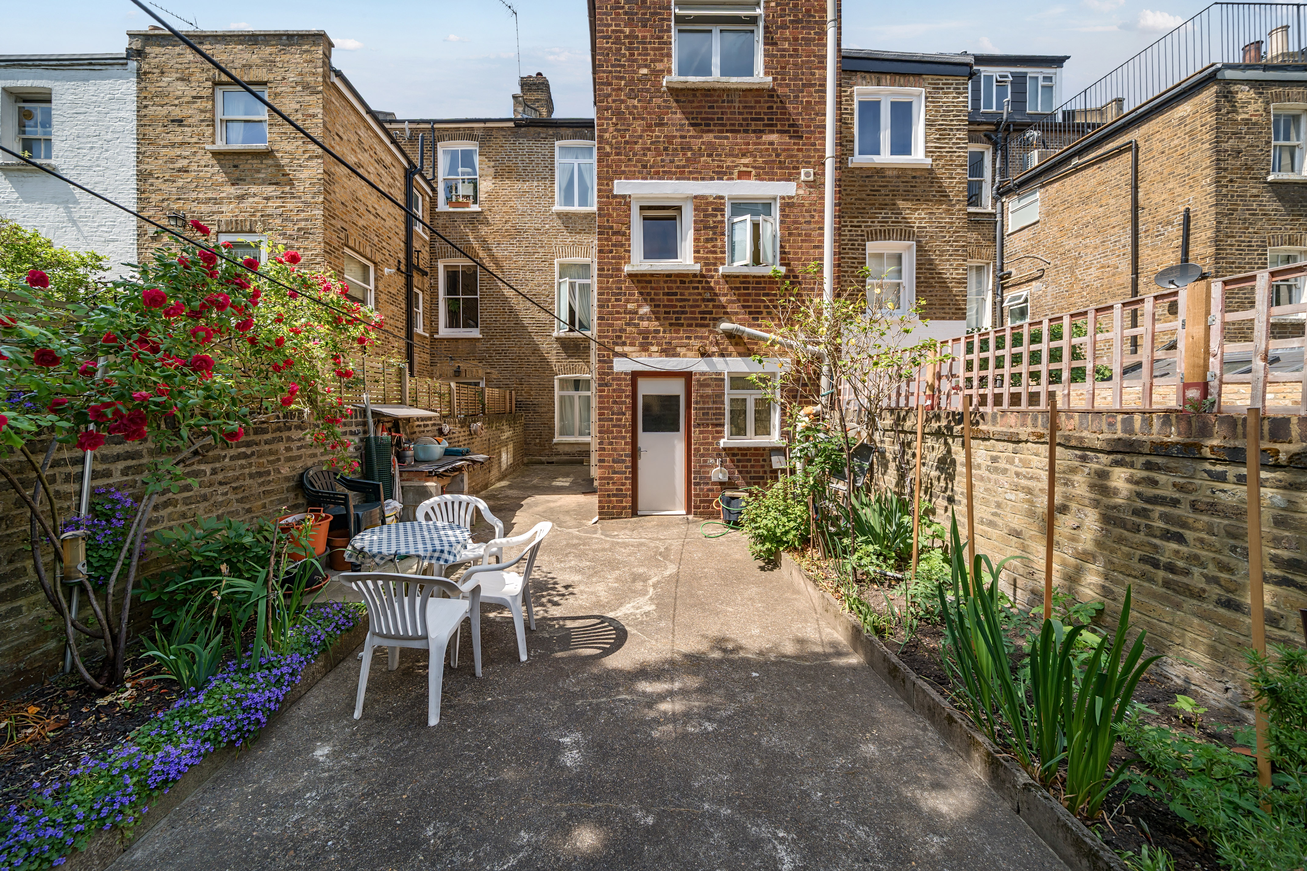 6 bedroom detached house for sale 0