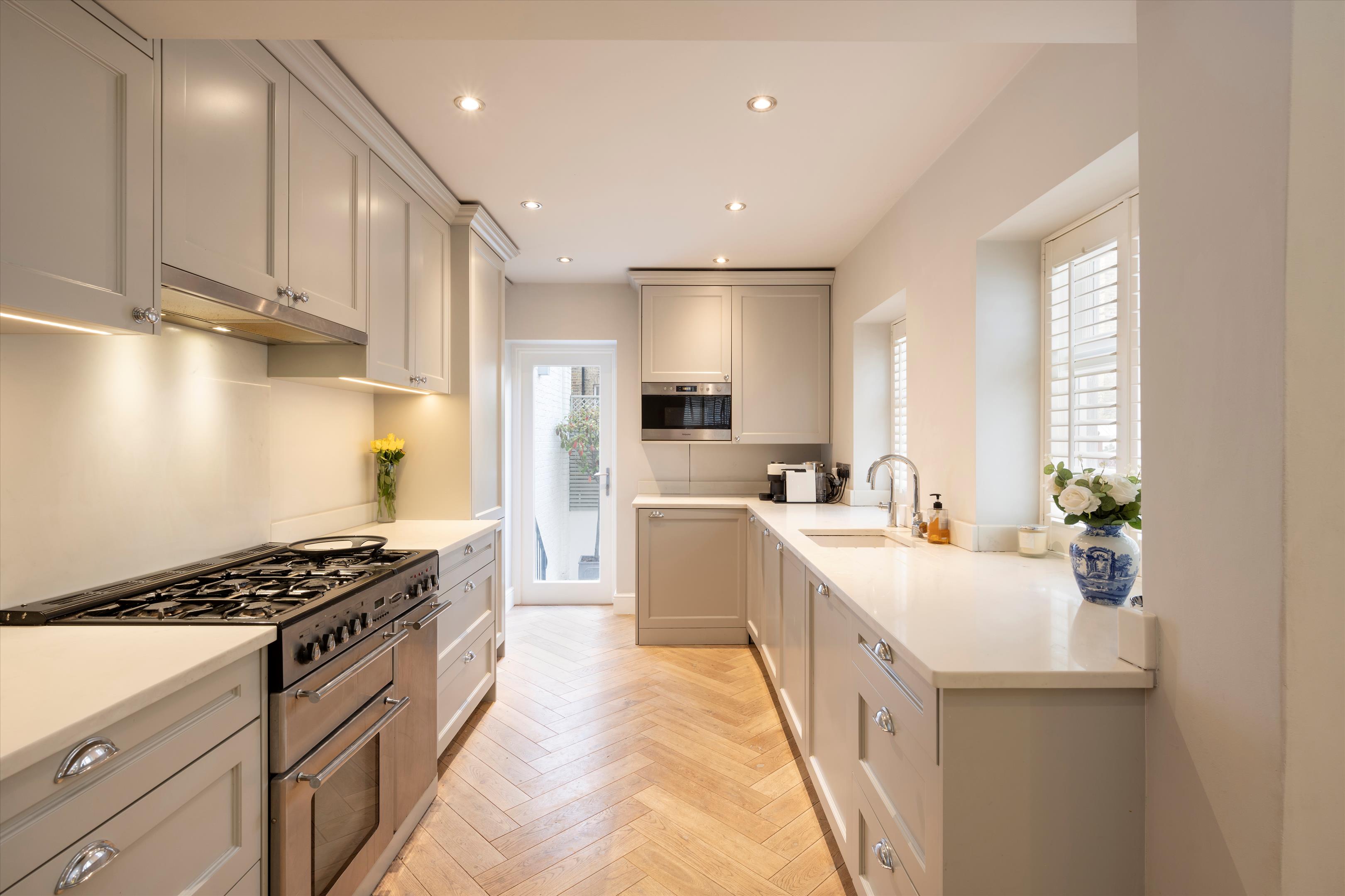 4 bedroom maisonette for sale 0