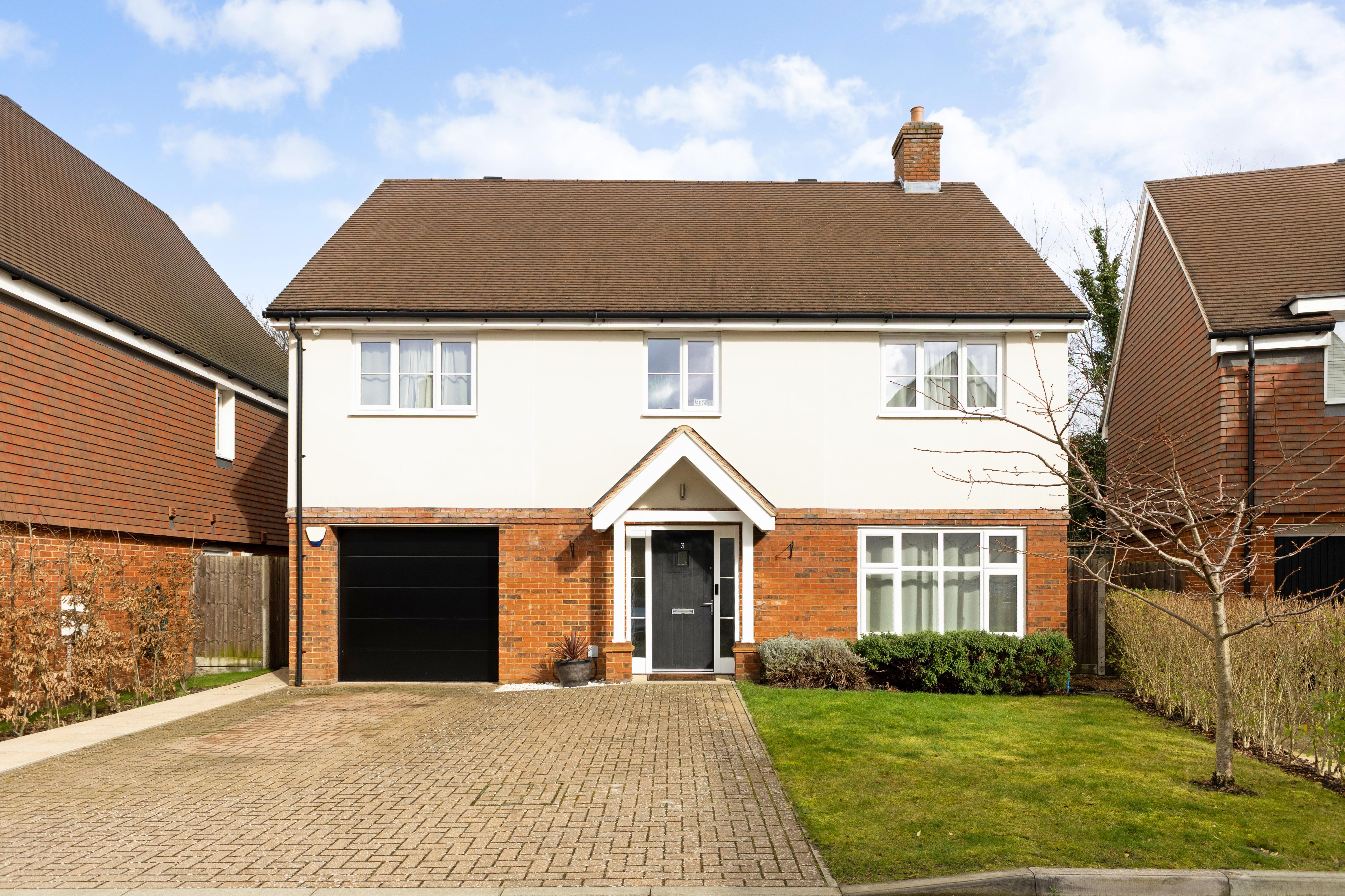 4 bedroom detached house for sale 0