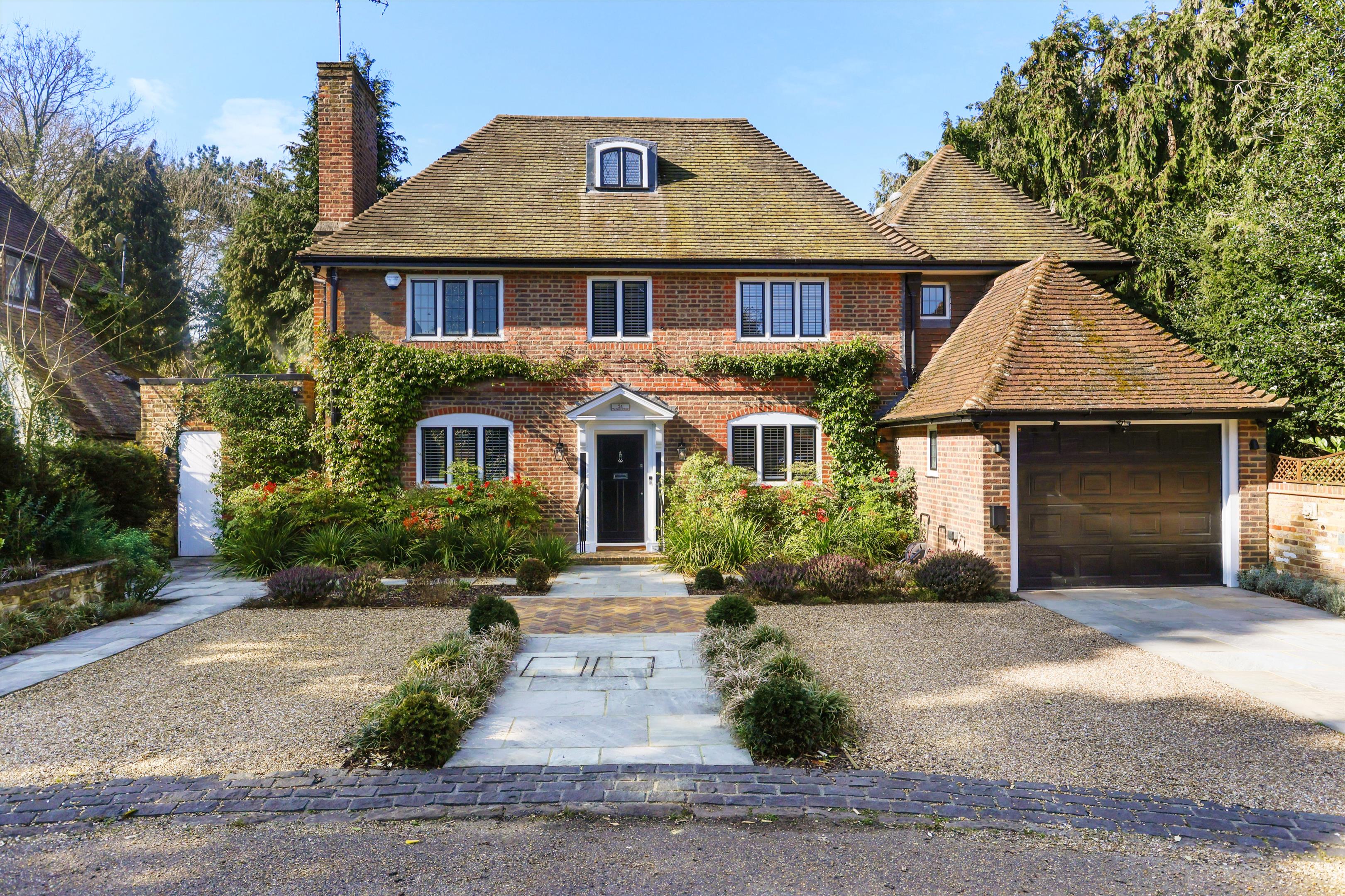 5 bedroom detached house for sale 0