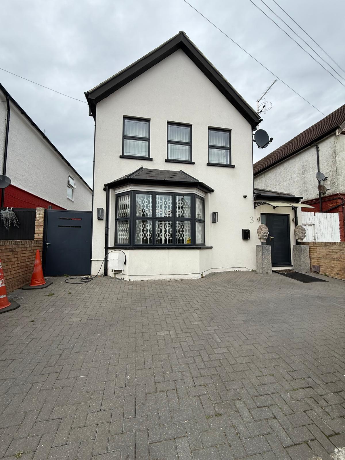 5 bedroom detached house for sale 0
