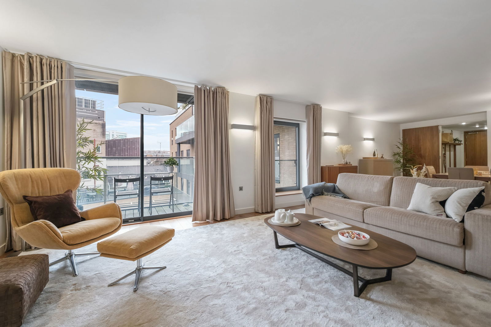 6 bedroom detached house for sale