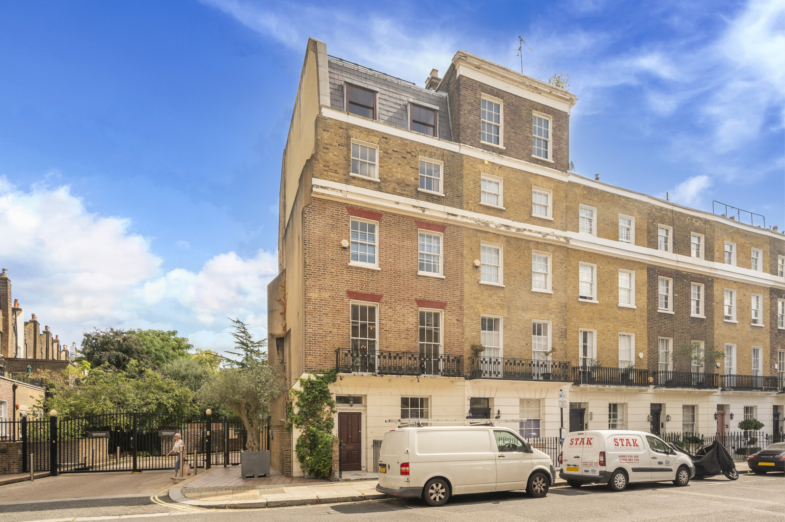 7 bedroom end terrace house for sale 0