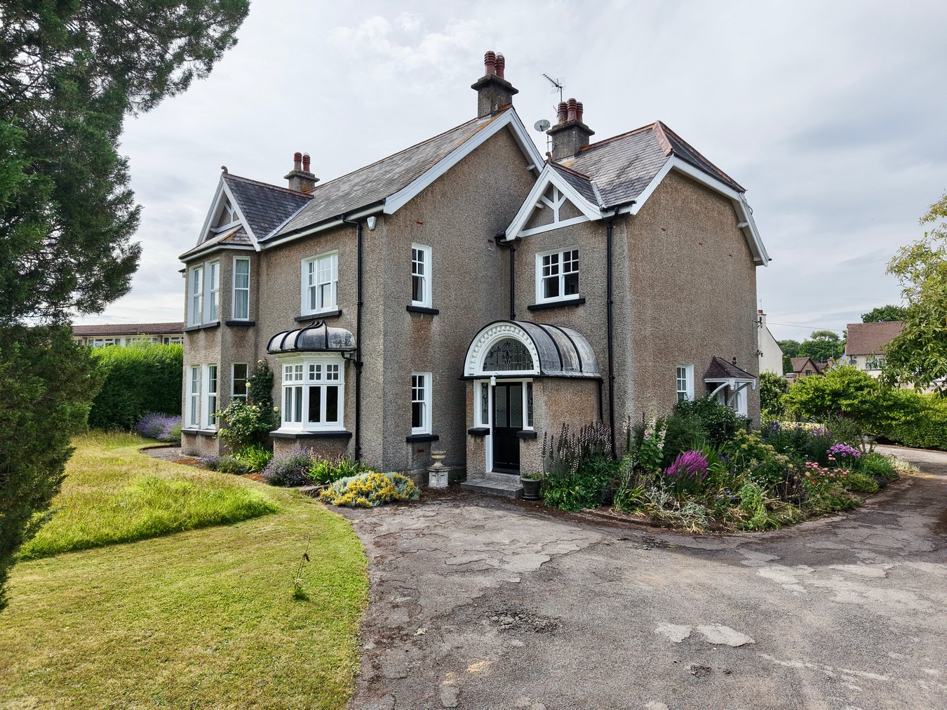3 bedroom flat for sale