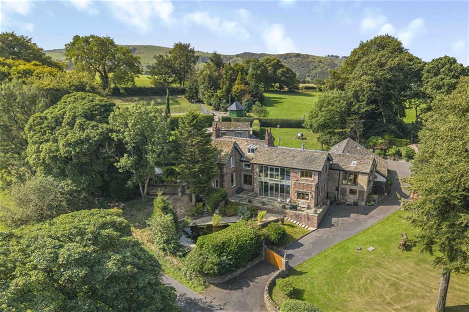 5 bedroom detached house for sale 0