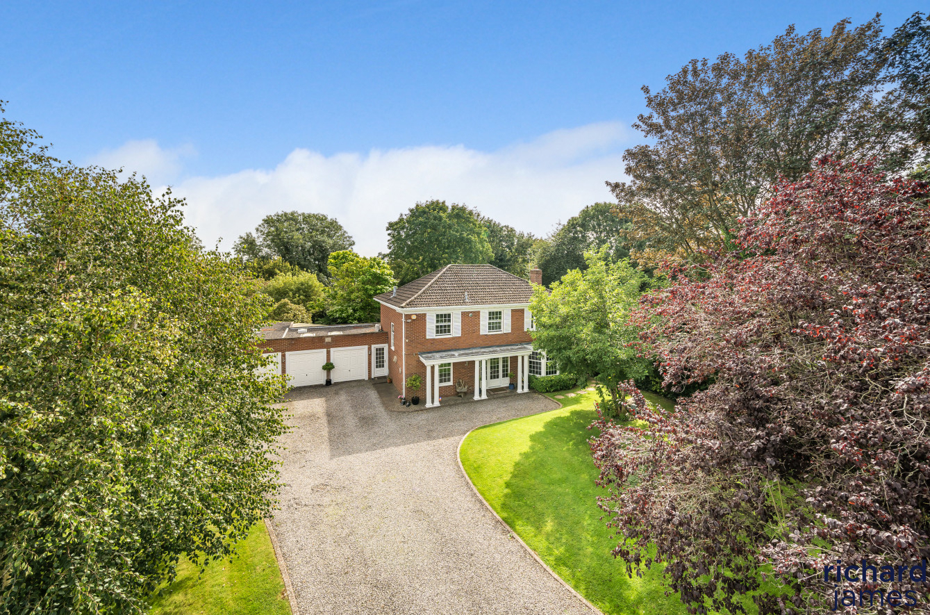 Photos of Leverton Gate, Broome Manor, Swindon SN3 65639734