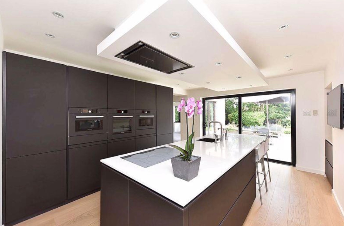 5 bedroom detached house for sale 0