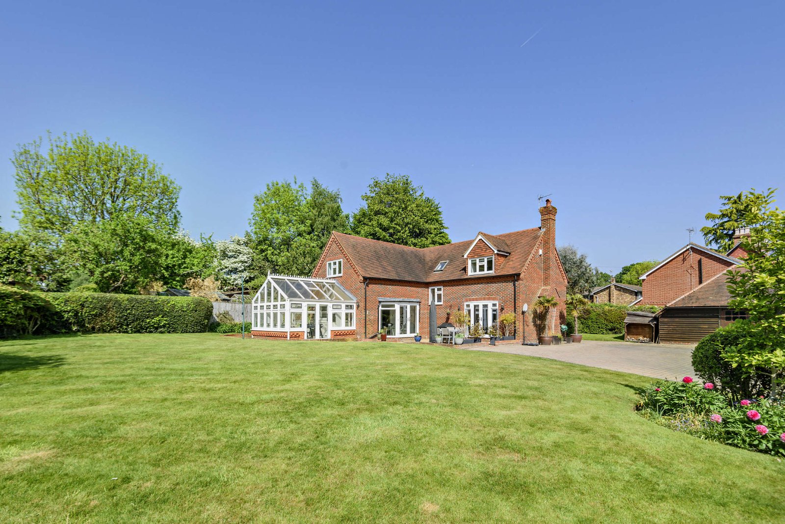 4 bedroom detached house for sale 0