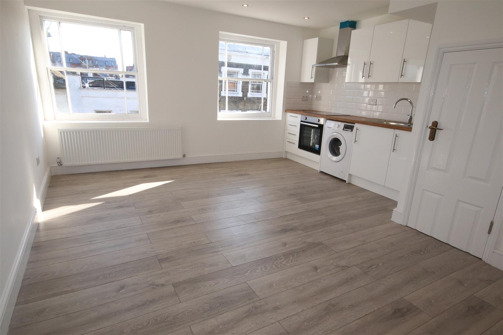 Flat 4, Bulls Head Yard, Dartford photo 5