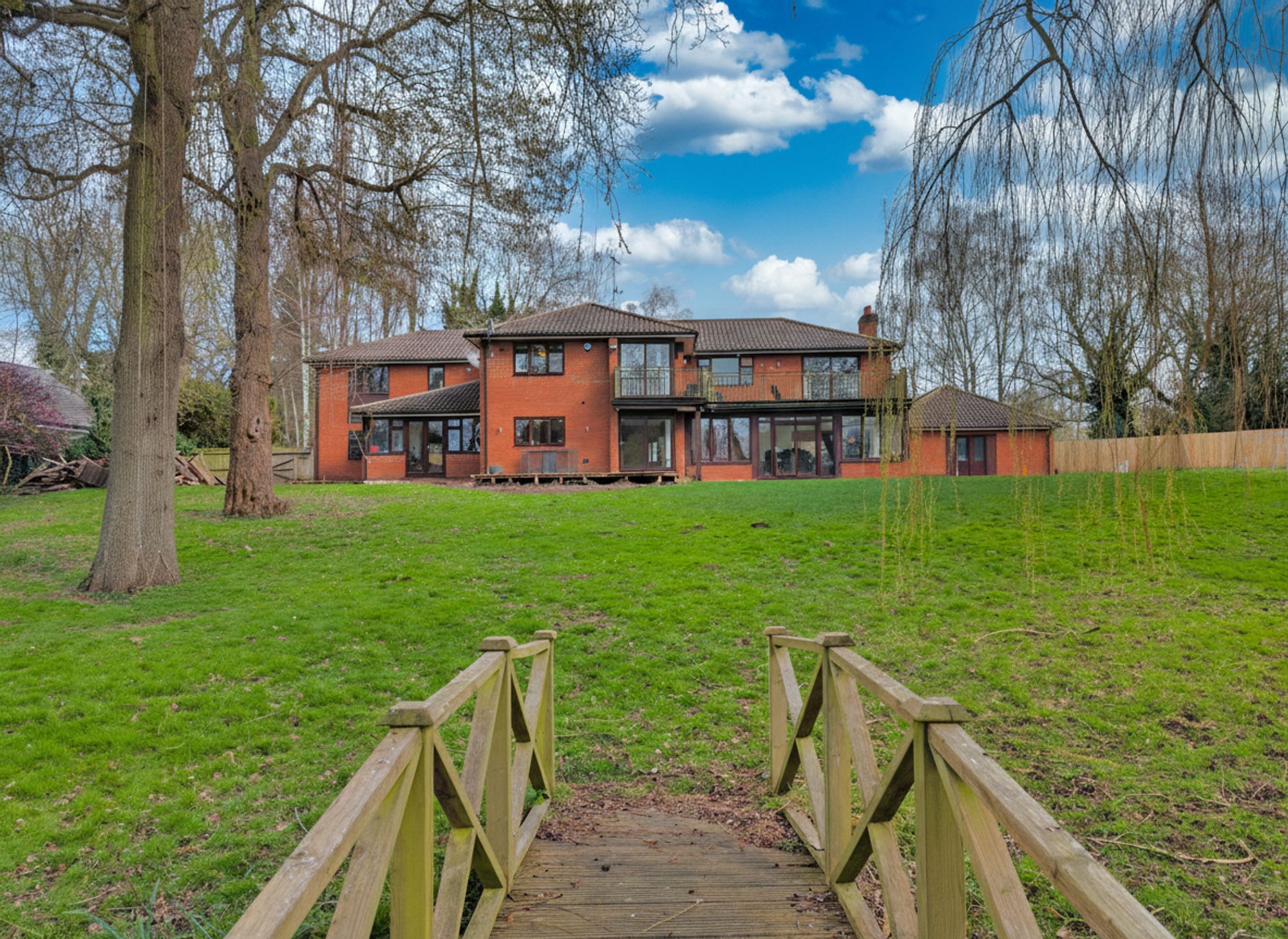 6 bedroom detached house for sale 0