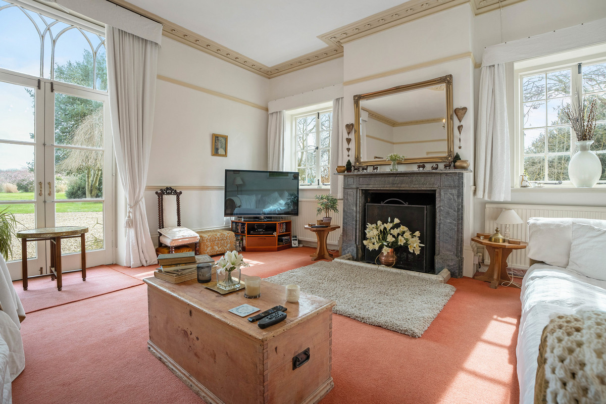 7 bedroom detached house for sale 0