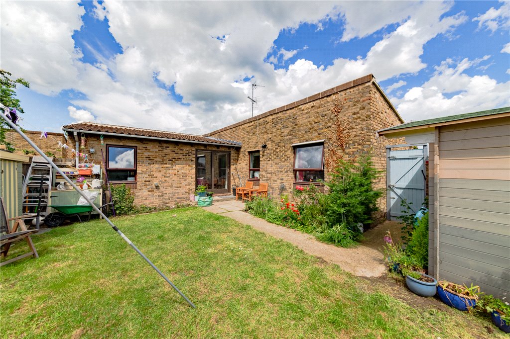 Free property report 10 Egremont Drive, Earley, RG6 3BS Chimnie