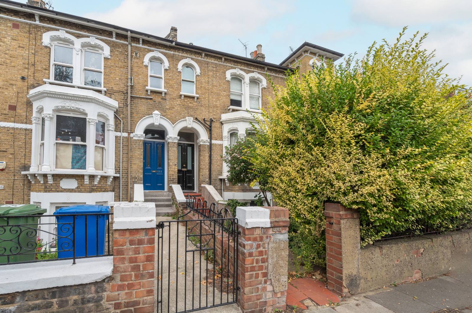 4 bedroom semi-detached house for sale 0