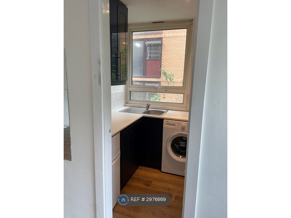 Flat, Hilltop House Hornsey Lane, London photo 5