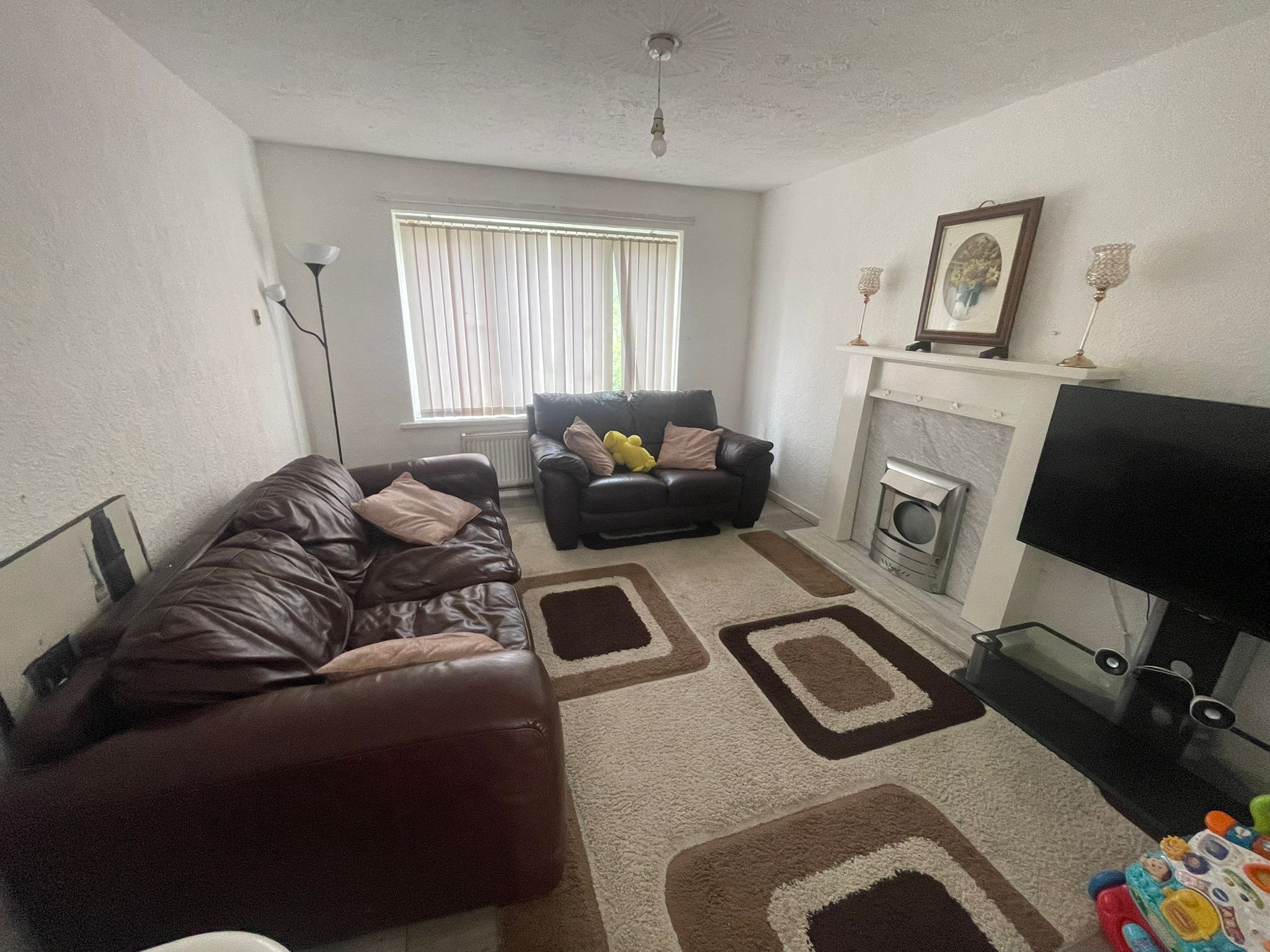 16 Bruce Gardens, Leeds photo 5