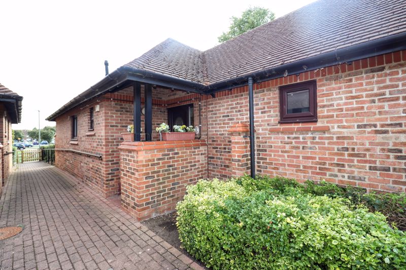 2-bed house on 11, Knowles Green, Milton Keynes, £180,000