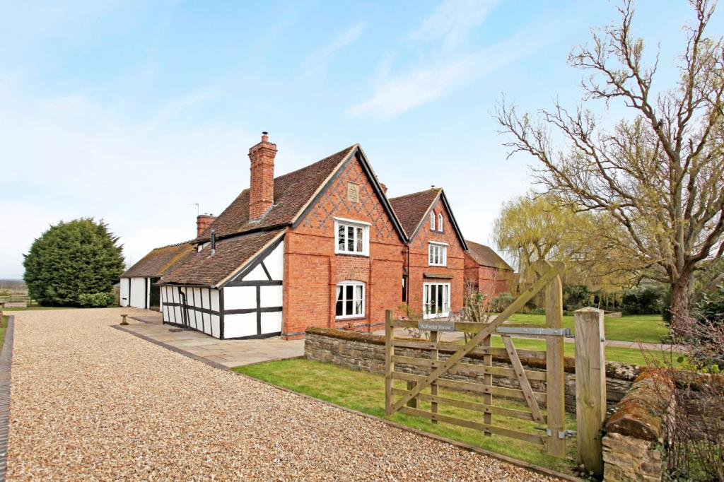 Free property report Aullseter House, Sale Green, Droitwich, WR9 7LN Chimnie