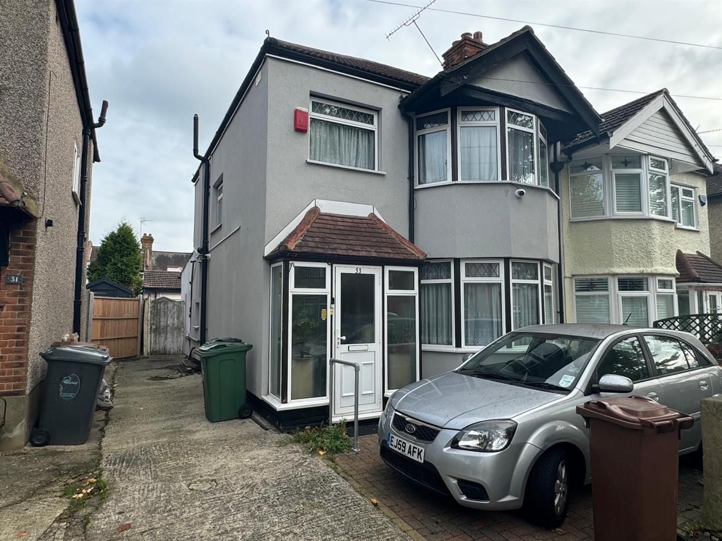 Room 2, 33, Queens Grove Road, London photo 5