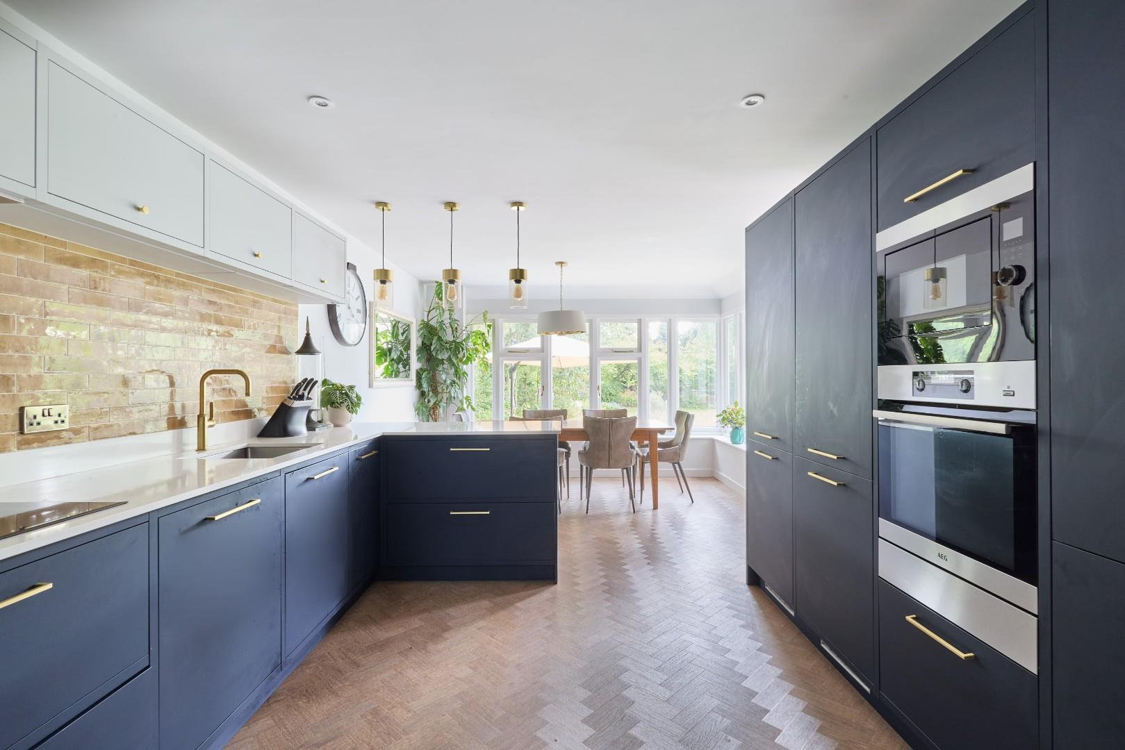 5 bedroom detached house for sale 0