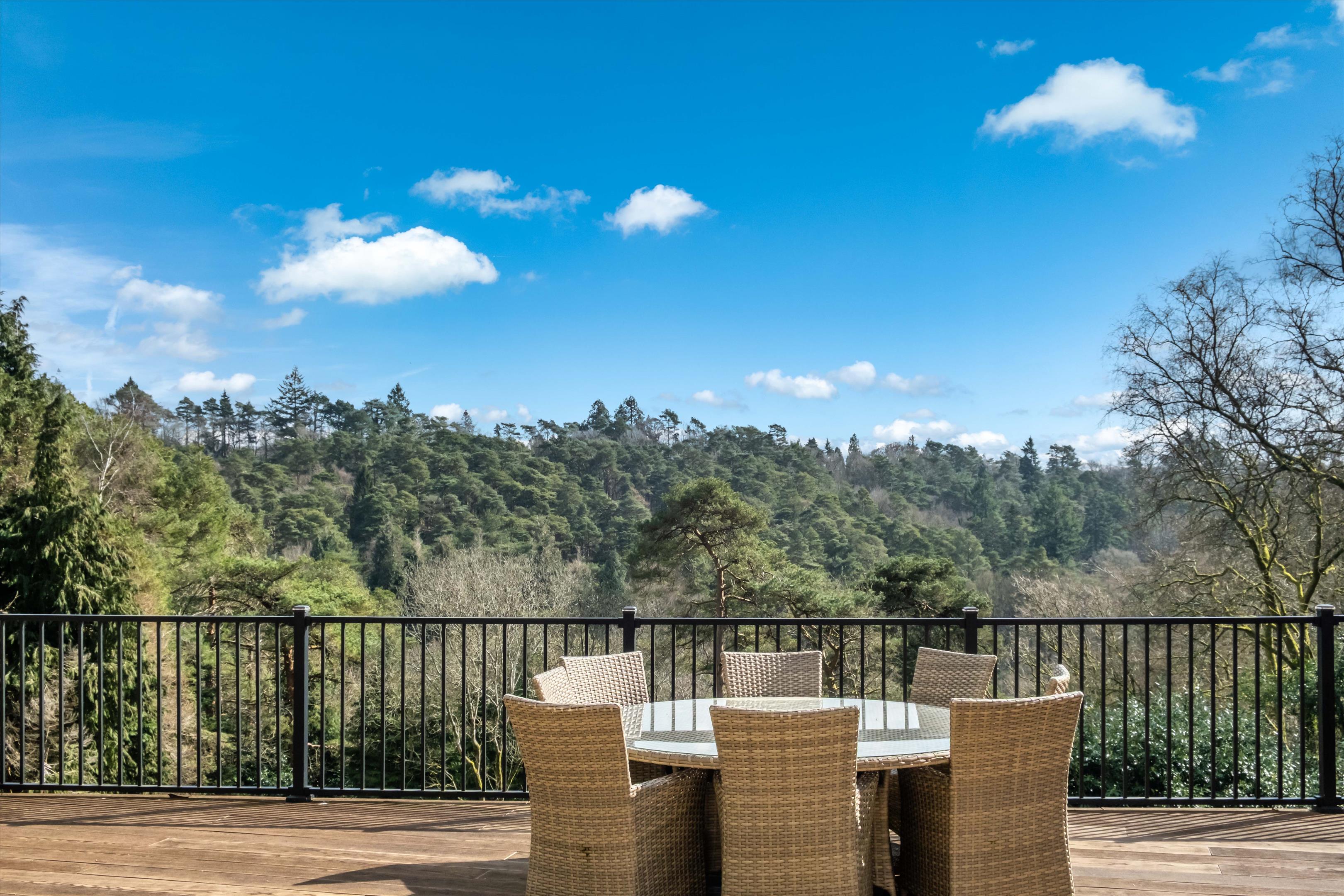 5 bedroom detached house for sale 0