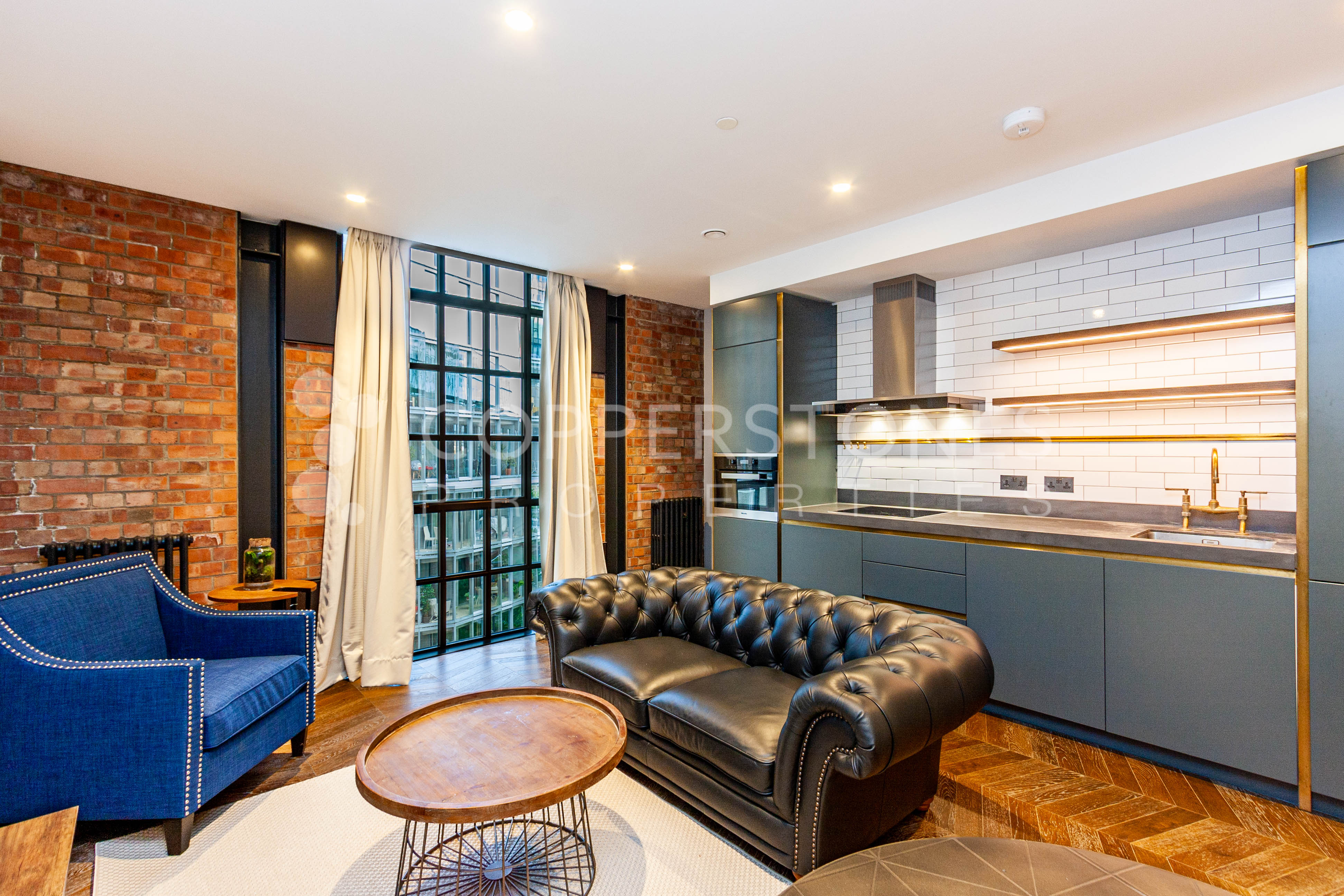 3 bedroom flat for sale in London