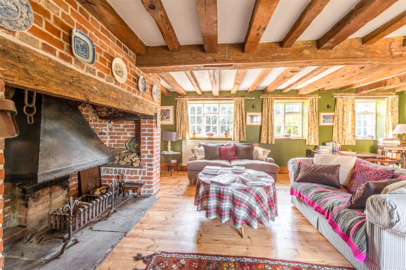 6 bedroom detached house for sale 0