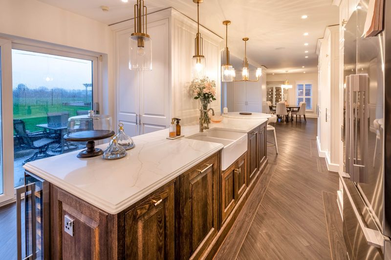 6 bedroom detached house for sale 0