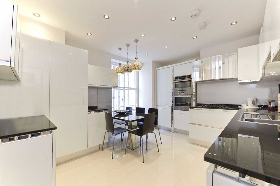 4 bedroom flat for sale 0