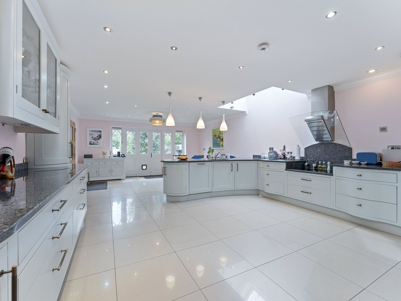 5 bedroom detached house for sale 0