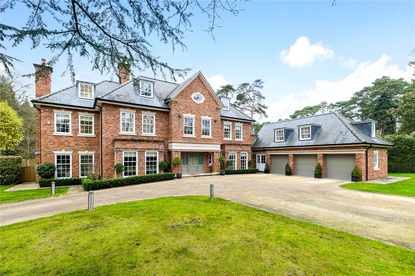 6 bedroom detached house for sale 0