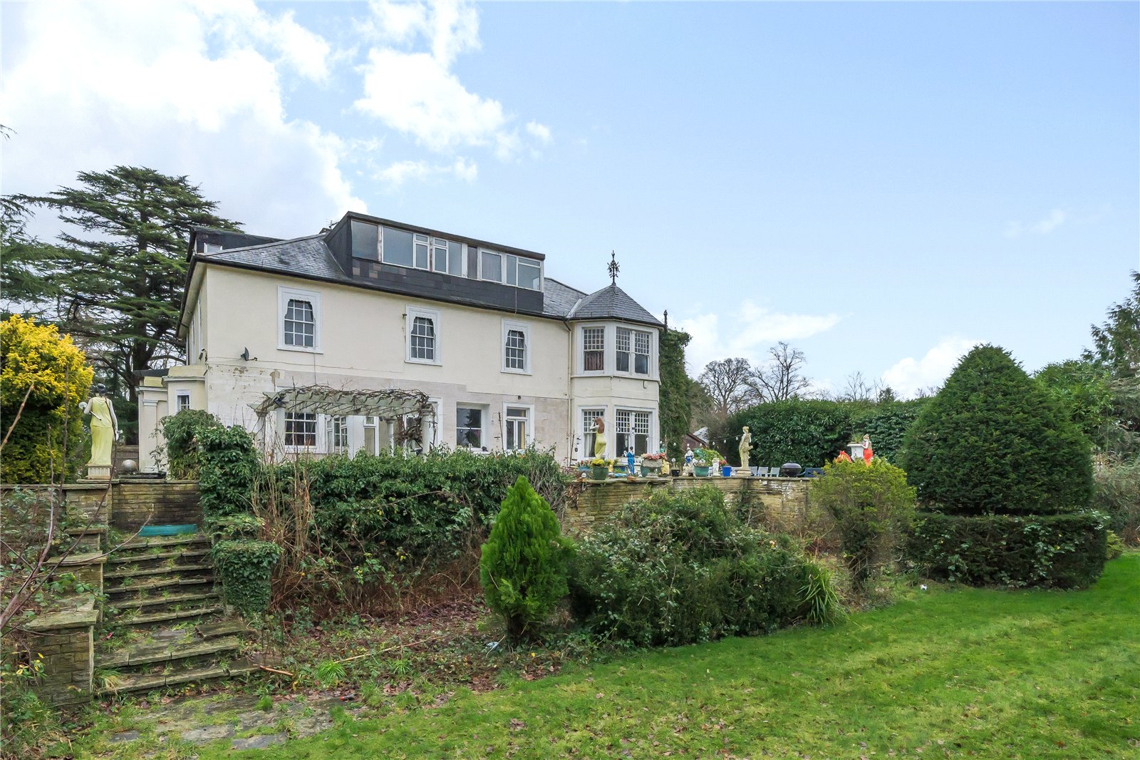 5 bedroom detached house for sale