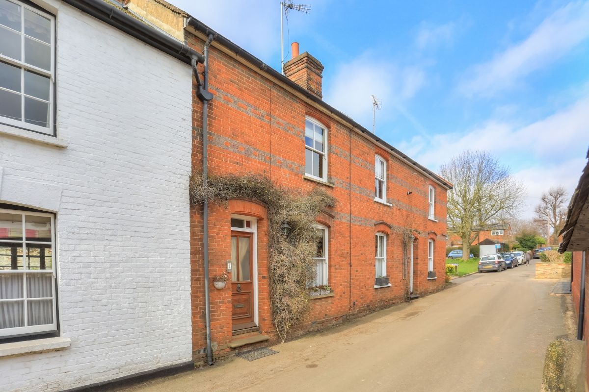 2 Bedrooms Terraced house for sale in Church Lane, Kimpton, Hitchin SG4